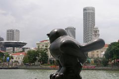 Singapore 03 03 Sculpture Bird.JPG